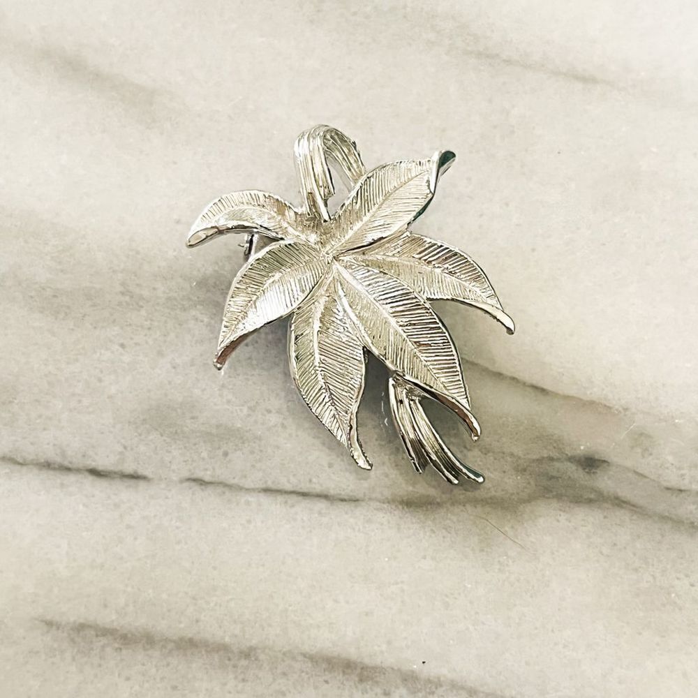 Vintage Signed Gerrys‎ Leaf Brooch Silver Toned Metal Pin Retro MCM